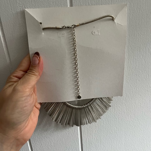 Stella & Dot essential fringe silver statement necklace - Picture 6 of 6